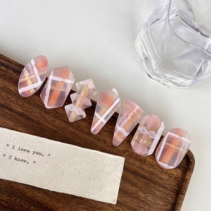 7-piece set of pink geometric resin duckbill hair clips with grid pattern on wood tray