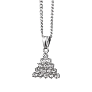 Collier à pendentif triangulaire serti de zircons blancs sur une chaîne argentée brillante