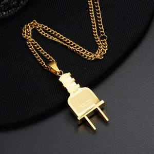 Collier hip-hop doré en acier inoxydable avec pendentif prise et gravure Love you