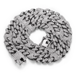 Catena cubana color argento con strass incastonati e chiusura quadrata hip hop
