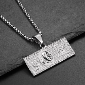 Hiphop-Halskette aus Silber-Titanstahl mit einem detaillierten 100-Dollar-Schein-Anhänger