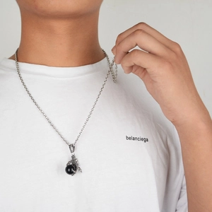 Collar hip hop de garra de dragón con perla negra en cadena de acero inoxidable