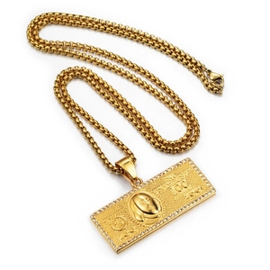 Hiphop gouden 100 dollar biljet hanger ketting met ijzige kristallen op witte achtergrond