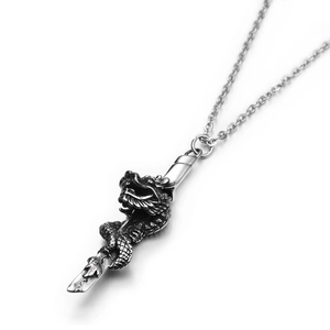 Collier avec pendentif dragon enroulant une épée en acier titane vintage pour hommes et femmes