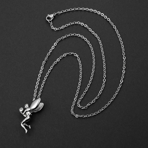 Hiphop fee hanger ketting met fonkelend kristal ingelegd op zwarte achtergrond