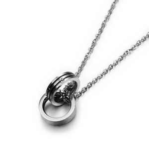 Collier double anneau en acier inoxydable poli avec émail noir et petits oxydes de zirconium