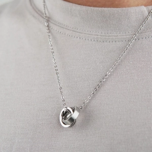 Collier Pendentif Minimaliste en Acier au Titane Double Cercle Entrelacé pour Hommes Femmes Hip Hop Bijoux Strass Cadeau