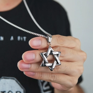 Collana con ciondolo esagonale retrò hip-hop in acciaio al titanio argento per uomo e donna