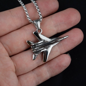 Collier pendentif avion de chasse en acier inoxydable argenté avec chaîne pour homme
