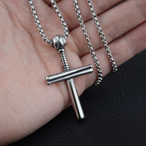Collier avec pendentif croix et batte de baseball en acier inoxydable style hip hop