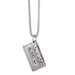 Collier rétro avec pendentif en forme de cassette en acier inoxydable argenté poli