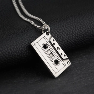 Pendentif cassette rétro en argent avec chaîne à perles en acier pour hommes et femmes