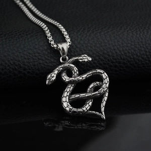 Collana in acciaio al titanio con pendente a serpente argento vintage e scaglie dettagliate