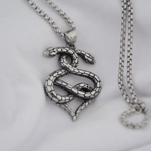 Collana con Pendente Cuore Doppia Serpente Gotica Acciaio Inossidabile Argento Antico Gioielli Hip Hop Punk per Uomo Donna