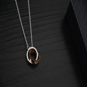 Trendy Two-Tone Interlocking Circle Pendant Necklace Stainless Steel Rose Gold Silver Engraved Double Ring Couple Jewelry