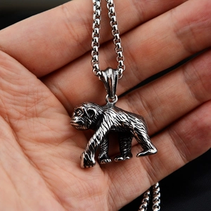 Collier avec pendentif gorille en acier inoxydable rétro et texture de fourrure détaillée