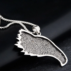 Gothic punk eagle head pendant necklace in vintage silver steel with honeycomb texture