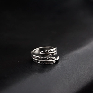 Vintage silver feather open ring in hip hop style with intricate engraved textures