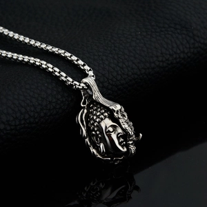 Vintage Buddha Kopf Anhänger Halskette aus Edelstahl mit Punk Stil Box Kette im Detail