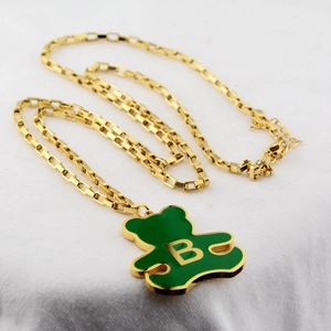 Mode Collier Long en Acier Inoxydable Pendentif Ours en Émail Vert Avec Lettre B Dorée Chaîne Maille Miroir pour Femme Bijoux