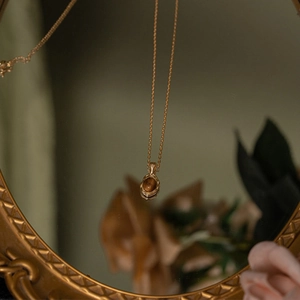Collier en argent s925 français avec pendentif ovale en ambre oeil de tigre sur chaîne d'or