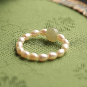 Elegant Neo-Chinese style pearl ring featuring a central green jade bead and baroque pearls