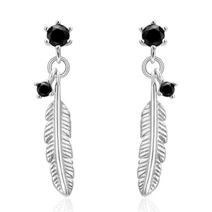 925 Sterling Silber Federohrringe mit schwarzen Edelsteinen und detaillierter Gravurtextur
