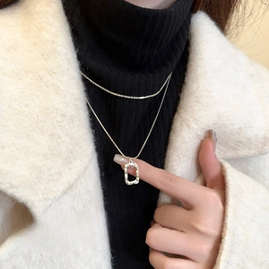 Elegant gold double-layered necklace with a geometric rectangular hollow pendant