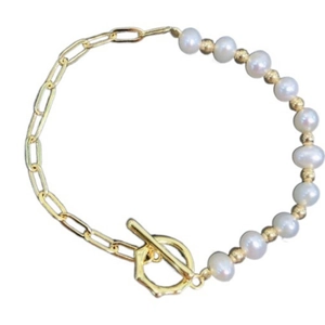 Elegant pearl bracelet with gold paperclip chain and decorative toggle clasp closure