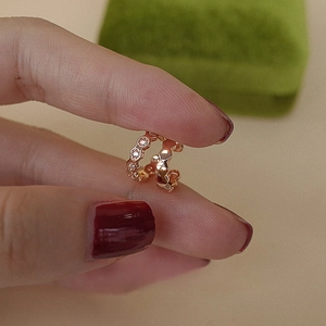 Elegant honeycomb ear cuffs in rose gold with shimmering cubic zirconia stones