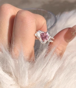 Detail of s925 silver ring featuring heart-shaped pink diamond and liquid metal texture