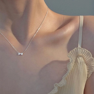 Collier Nœud Papillon en Argent Sterling 925 pour Femmes Pendentif Nœud Incrusté de Zirconia Chaîne de Clavicule