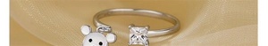 Macro d'une bague en argent 925 avec un motif souris et un oxyde de zirconium carré