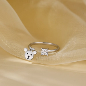 Bague ours élégante en argent 925 avec zircon carré sur tissu en soie jaune