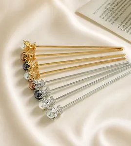 Détails des épingles à cheveux avec ornements de fleurs papillons et perles élégantes