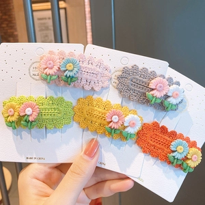 Handmade knitted daisy flower hair clips for girls set on hand-made packaging card