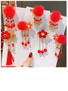 Détails des pinces à cheveux rouges de style chinois avec pompons pour tenues hanfu