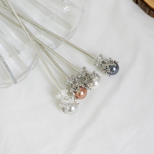 Épingles à cheveux en U élégantes avec quatre couleurs de perles et design métal rétro