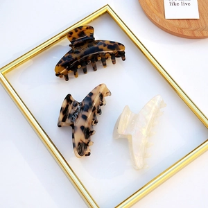 Three-piece acetate hair claw set featuring leopard print and pearly white finishes