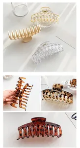 Viste dettagliate di mollette per capelli in acrilico in trasparente, beige e tartaruga