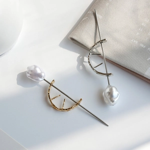Vintage Metal Curved Hair Stick For Women Retro Hammered Texture Hairpin With Artificial Baroque Pearl Simple Elegant Hair Accessories