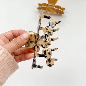 Minimalist large tortoise shell hair claw clip made of acrylic with strong metal spring