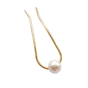 Épingle à cheveux minimaliste en métal doré en U avec une perle blanche élégante