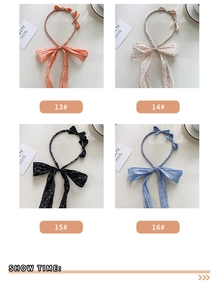 Détails de quatre serre-têtes à motifs floraux et pois avec de longs rubans pendants