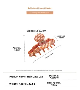 Détail de la pince à cheveux à damier orange avec dimensions de 10cm par 4,3cm