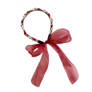 Serre-tête élégant avec perles, strass et un grand nœud en ruban de soie rouge