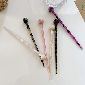 Minimalistische Haarstäbe aus Acetat mit Perlmuttglanz und Marmormuster im 6er Set