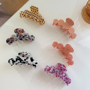 Lot de 6 pinces à cheveux colorées à motifs damiers et marbrés sur fond beige