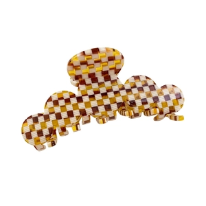 Pince à cheveux à damier marron et blanc avec bords ondulés pour la coiffure