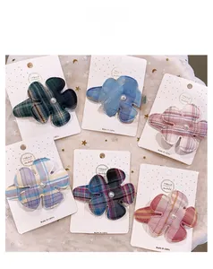 Lot de 6 barrettes fleurs à carreaux avec perles sur carte de présentation blanche